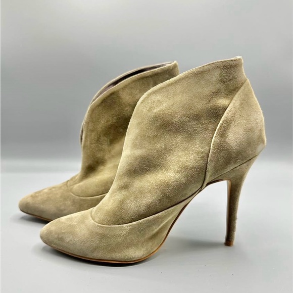 Express Beige Natural Suede Heeled Ankle Booties. 4.24” stiletto heels. Size 8 - Picture 1 of 5